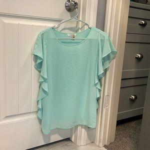 Side ruffled short sleeved cute top!